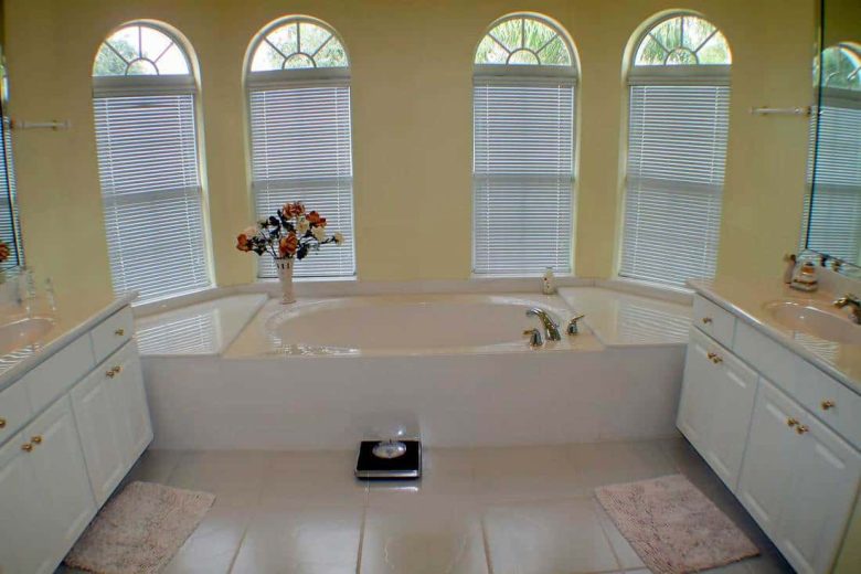 bagno-pareti-giallo-3