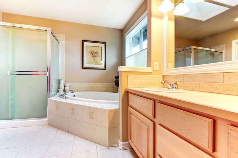 bagno-pareti-giallo-7
