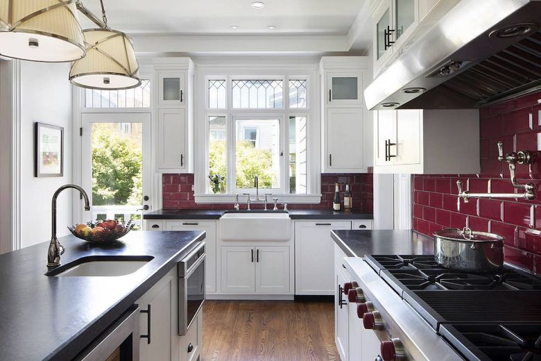 cucina-pareti-color-bordeaux-2