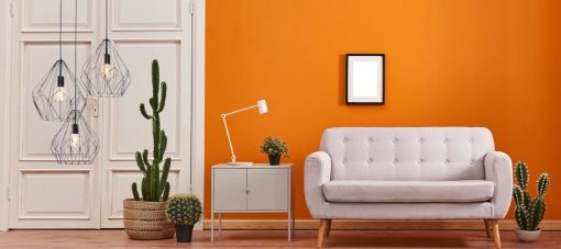 Soggiorno color papaya: quando le pareti brillano