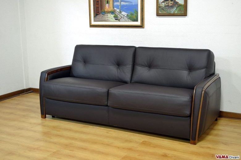 Divano letto in pelle matrimoniale con finiture in legno