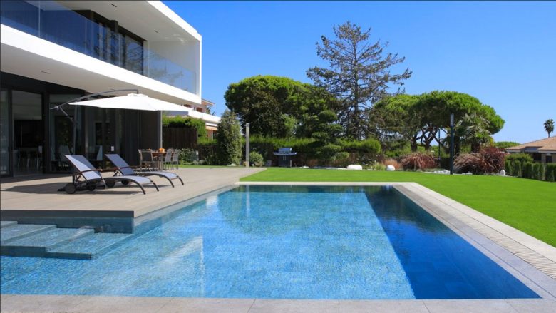 Arredo piscina AGGIORNAMENTO Arredo piscina AGGIORNAMENTO