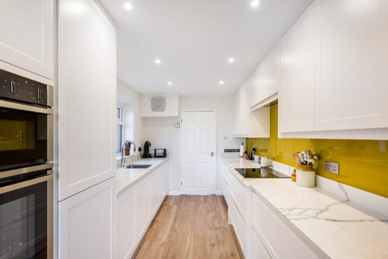 cucina-moderna-come-disporre-i-mobili-1