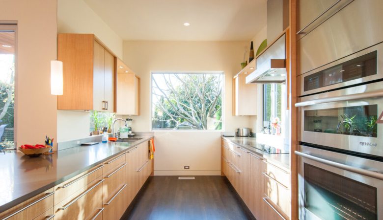 cucina-moderna-come-disporre-i-mobili-11