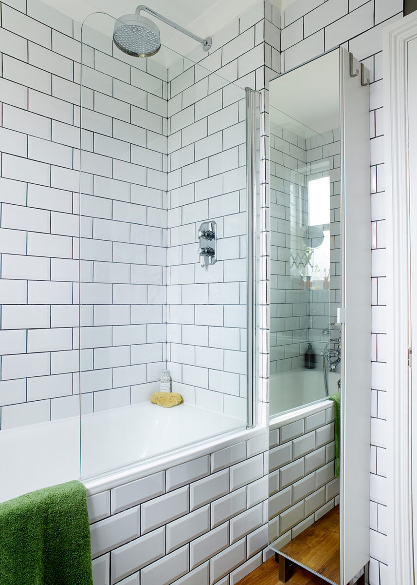 bagno-piccolo-moderno-rivestimento-mattonelle-metropolitana