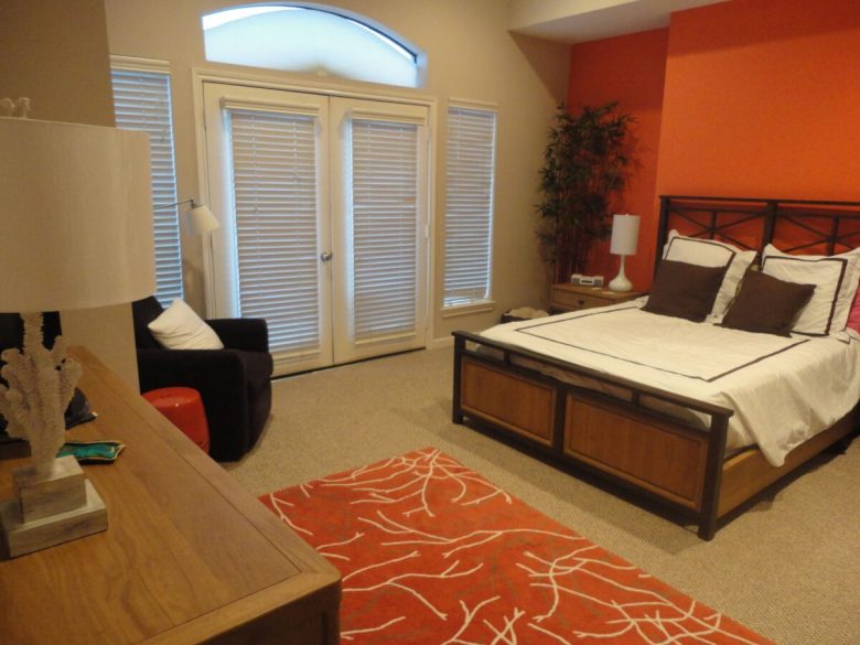 camera-letto-pareti-color-aragosta-4