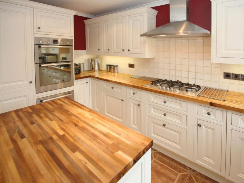 come-proteggere-il-piano-di-lavoro-in-legno-della-cucina