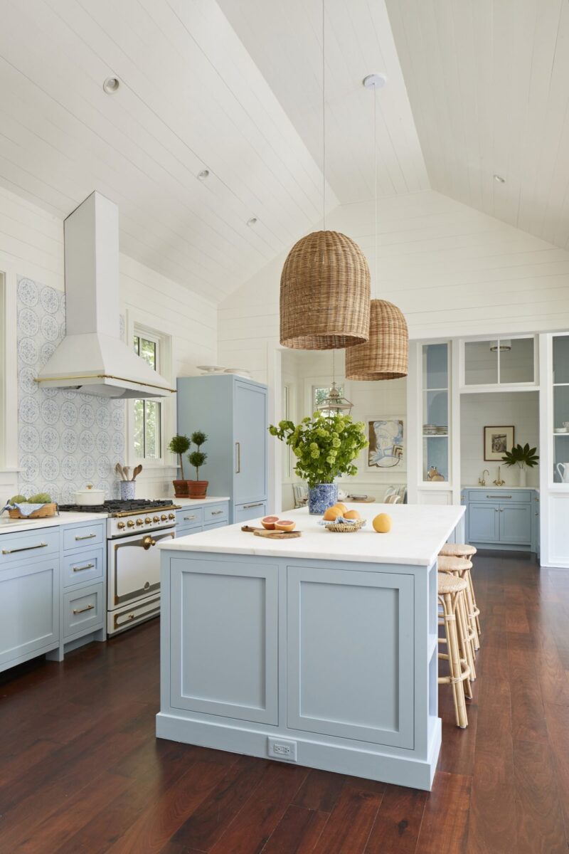 arredare-cucina-stile-greco-lampadari