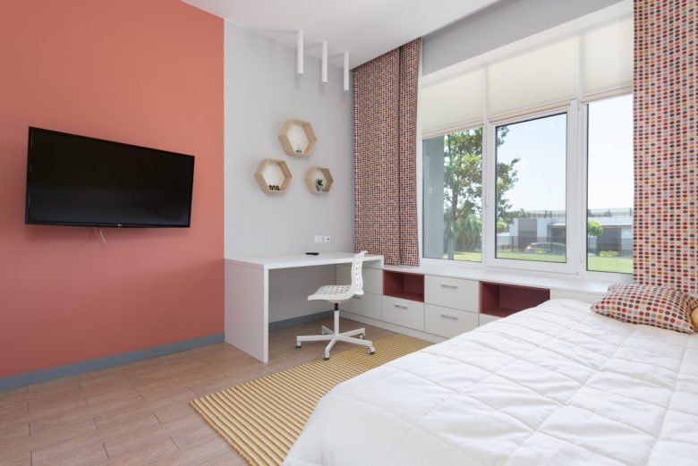 camera-da-letto-pareti-corallo-22