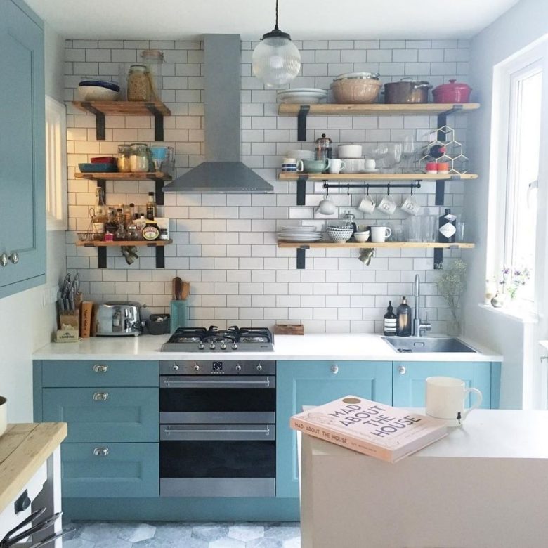 come-disporre-i-mobili-in-una-cucina-piccola