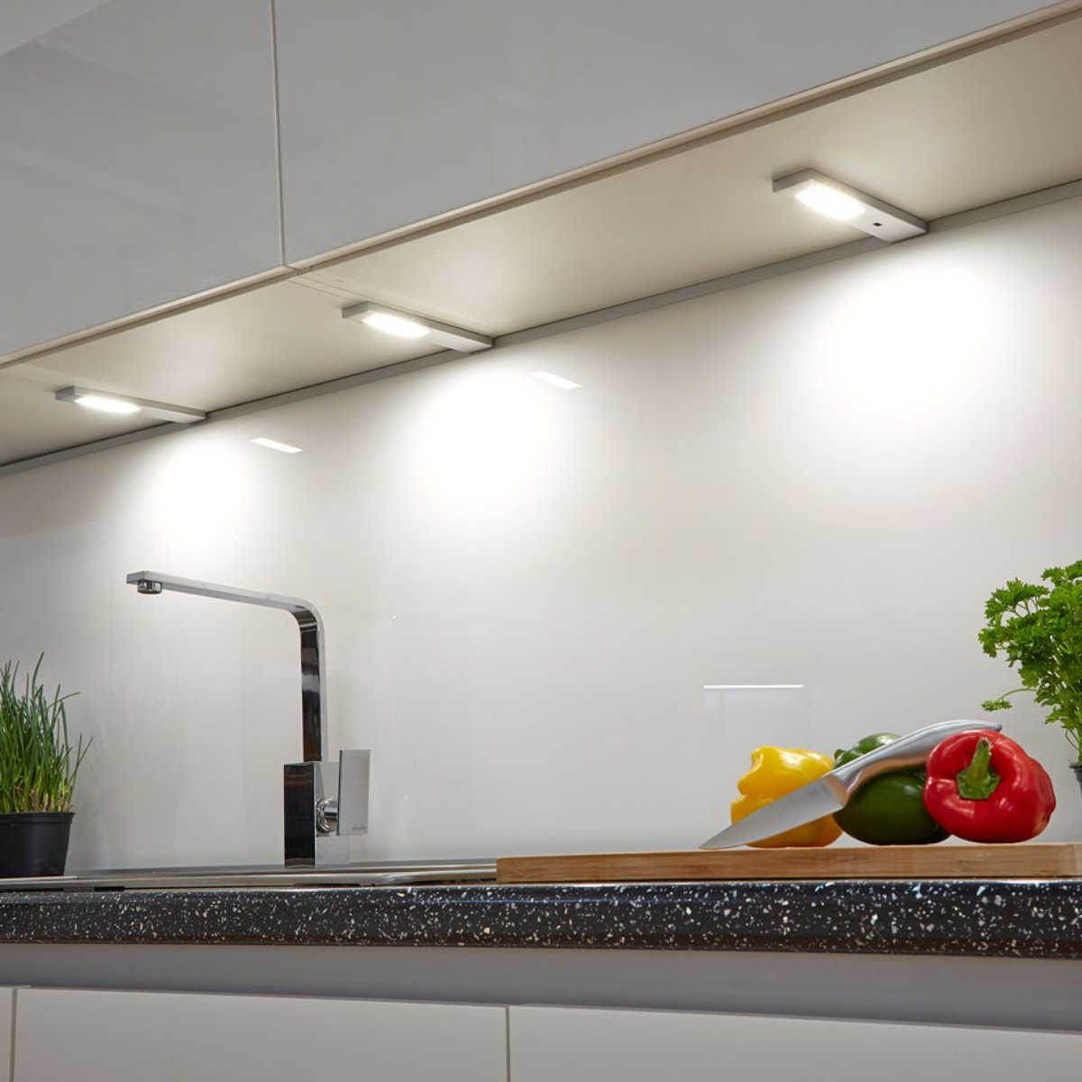 cucina-piccola-lineare-come-arredare-12