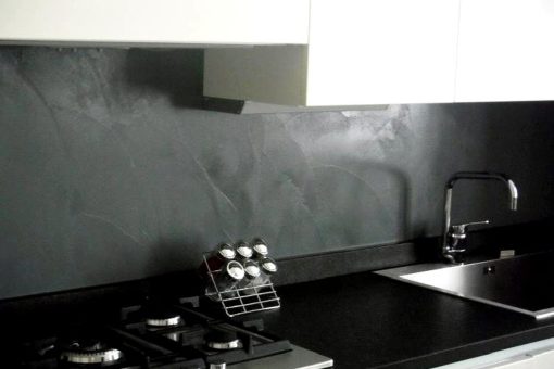 Paraschizzi in resina per la tua cucina: idee, vantaggi, prezzi