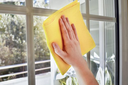 Come togliere gli aloni dai vetri