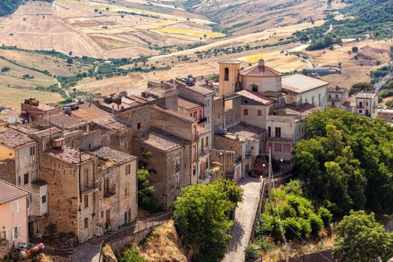 Acquistare case ad 1 euro in Italia: borghi e paesi Acquistare case ad 1 euro in Italia: borghi e paesi