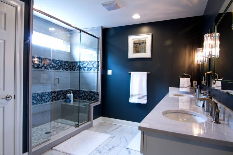 Bagno-colore-pareti-blu-navy-2