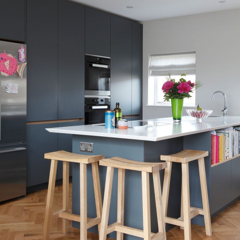 Cucina-colore-pareti-blu-navy-5