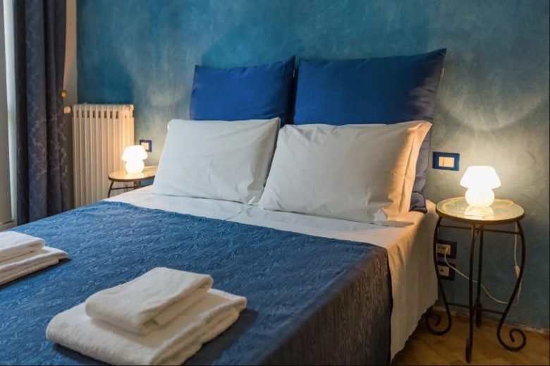 camera-da-letto-color-cobalto-8