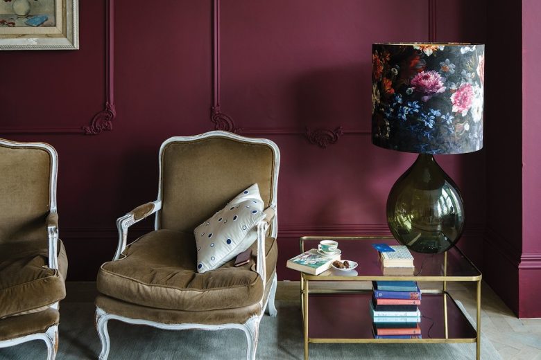 soggiorno-pareti-color-magenta-10