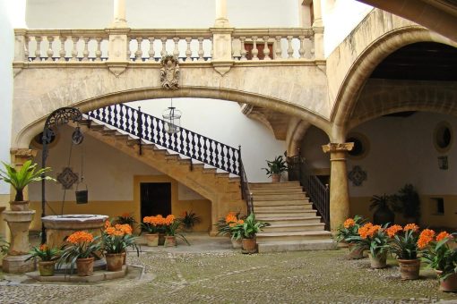 Vicini rumorosi: posso mettere i nomi nella bacheca condominiale?