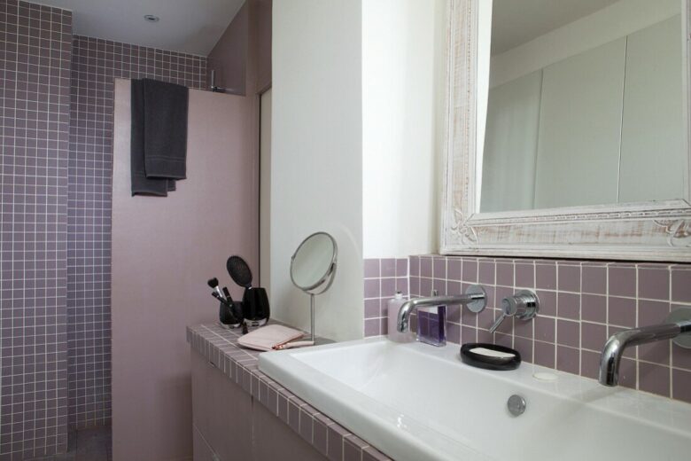 bagno-pareti-color-malva-1