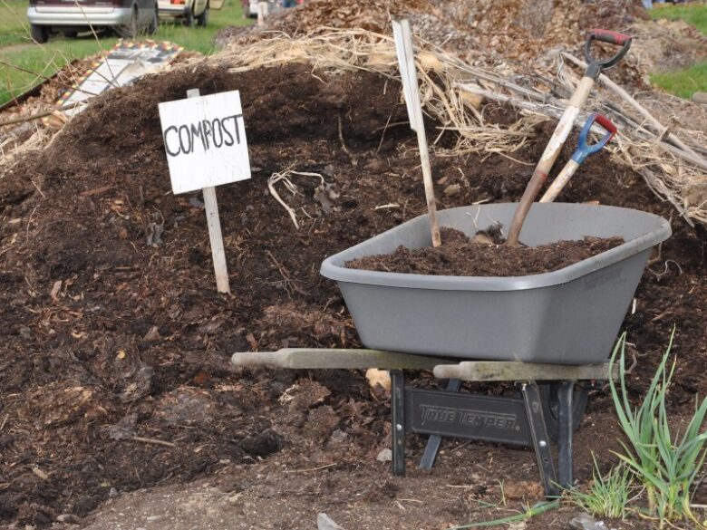 come-riciclare-carta-regalo-compost1