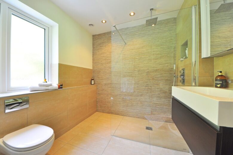 Come ristrutturare un bagno quadrato