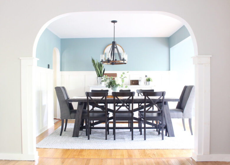 Sala da pranzo pareti color azzurro