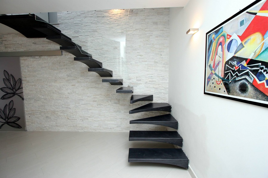 Vantaggi-rivestire-scala-in-resina