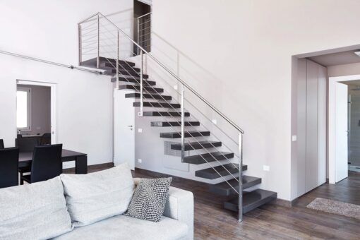 Rivestire la scala in resina: soluzioni per interni/esterni, vantaggi, idee