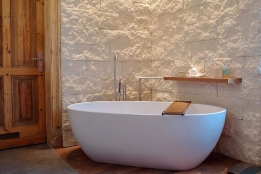 Bagno in pietra leccese: idee e progetti