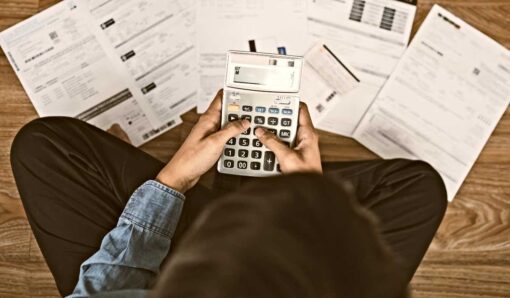 Costi fissi sulla bolletta della luce: quali sono e come funziona, cosa capire
