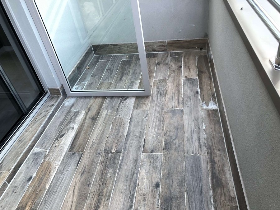 Pavimento-balcone-moderno-materiali-sintetici