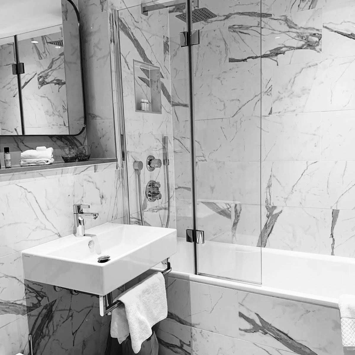 Bagno in marmo: colori ideali