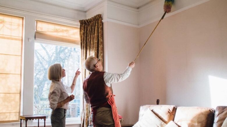 Best-tools-to-dust-hard-to-reach-places