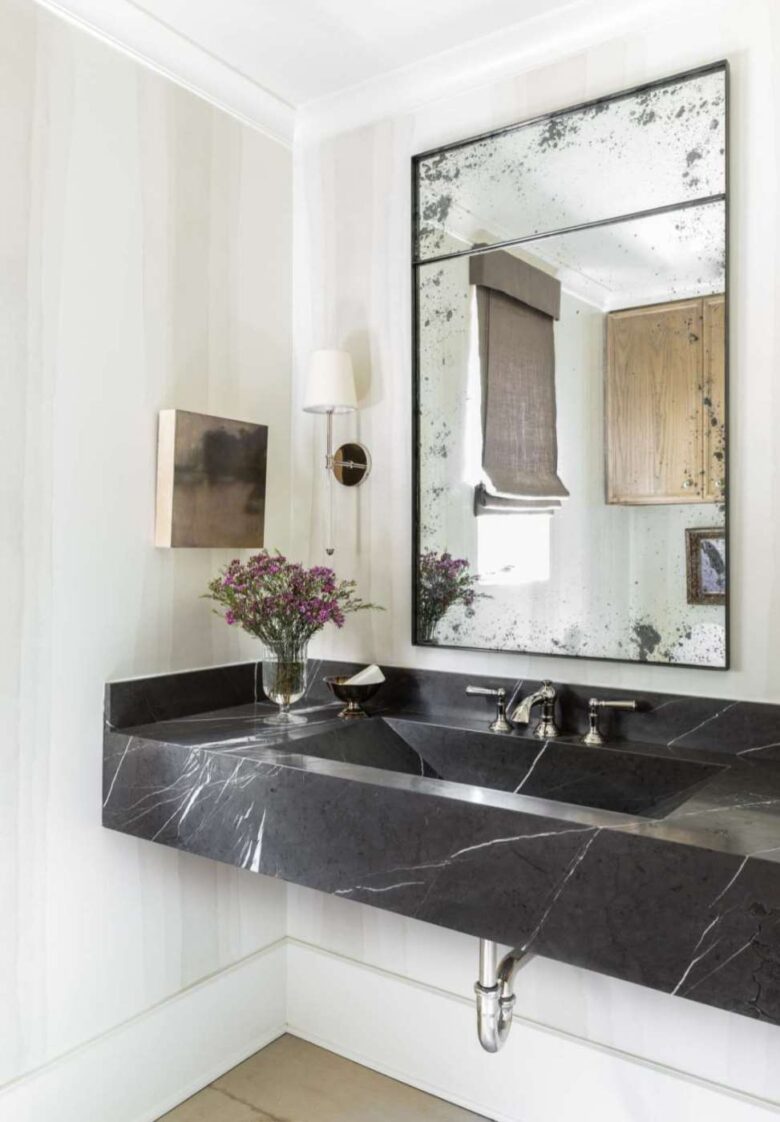 Mobile per bagno in marmo: idee e progetti
