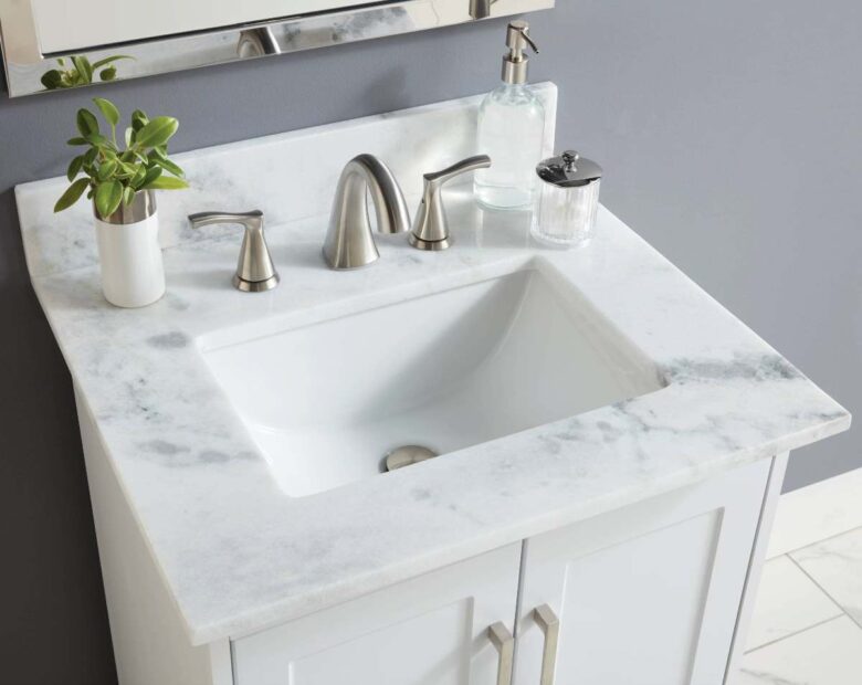 Mobile per bagno in marmo: idee e progetti