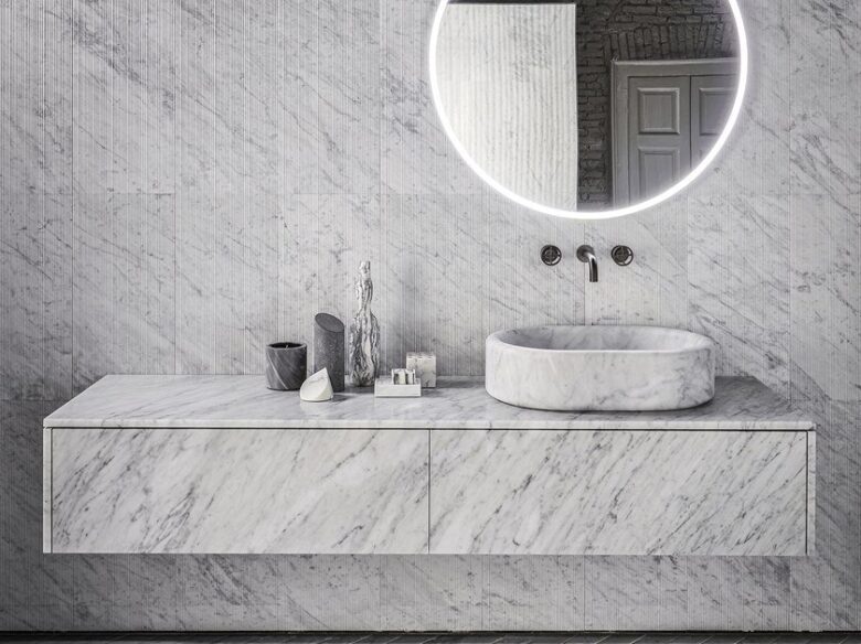 Mobile per bagno in marmo: idee e progetti