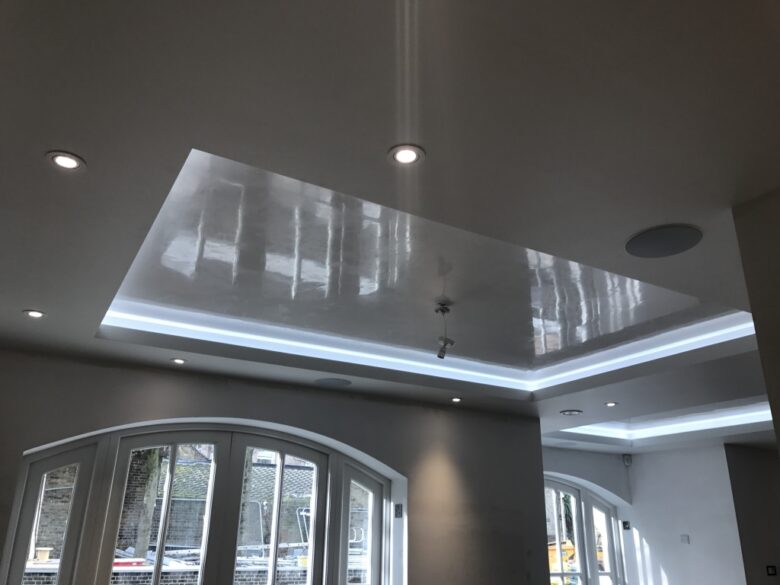 Stucco veneziano al soffitto: decorazione ad effetto lucido