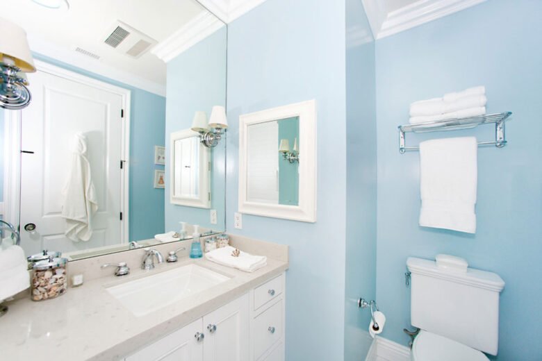 Bagno colorato: idee e consigli di stile