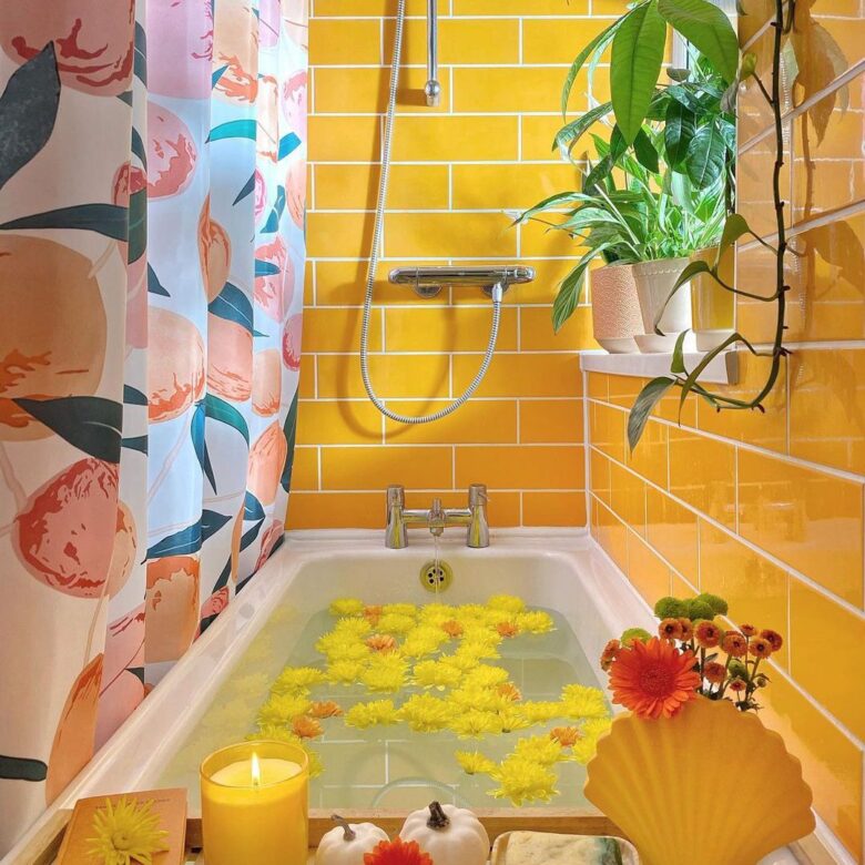 Bagno colorato: idee e consigli di stile