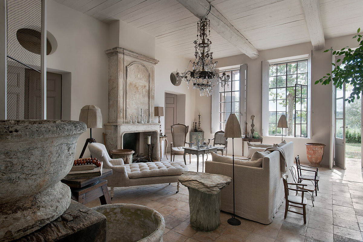 Wohnzimmer mit Patina in einem franz??sischen Landhaus