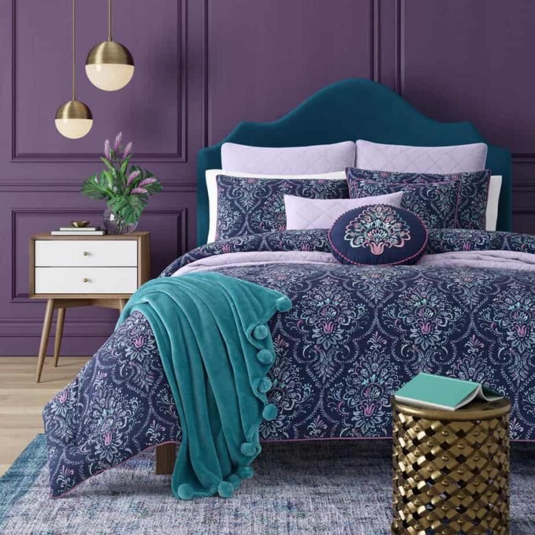 Camera da letto pareti viola