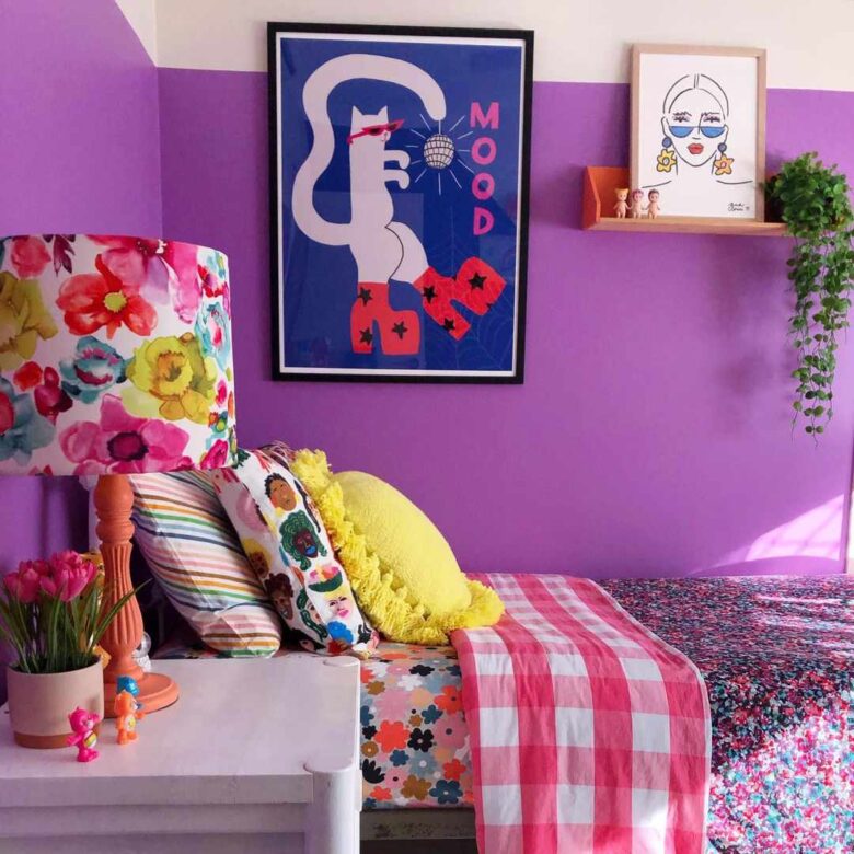 Camera da letto pareti viola