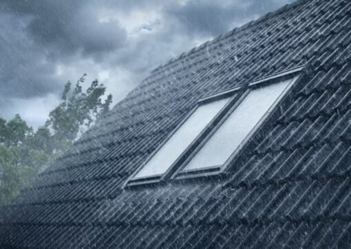 Come proteggere il tetto dalla grandine: soluzioni, costi, permessi