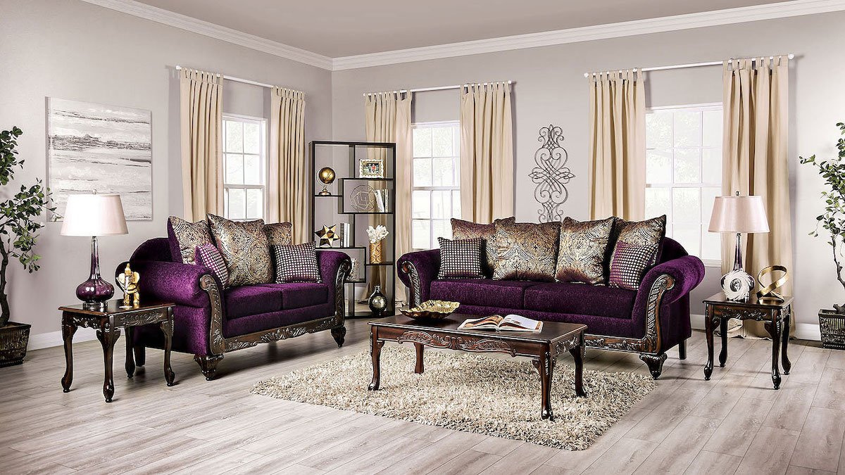 Soggiorno con divano viola: idee di arredo
