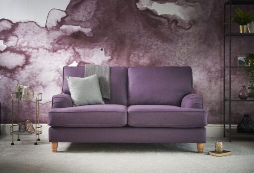 Soggiorno con divano viola: idee di arredo