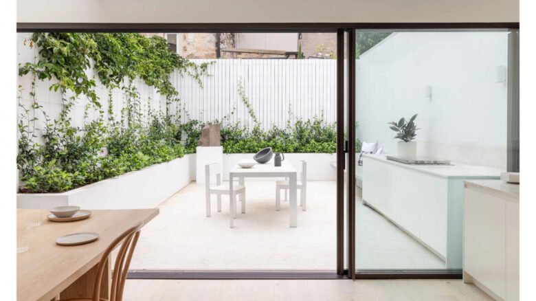 Arredare terrazzo total white