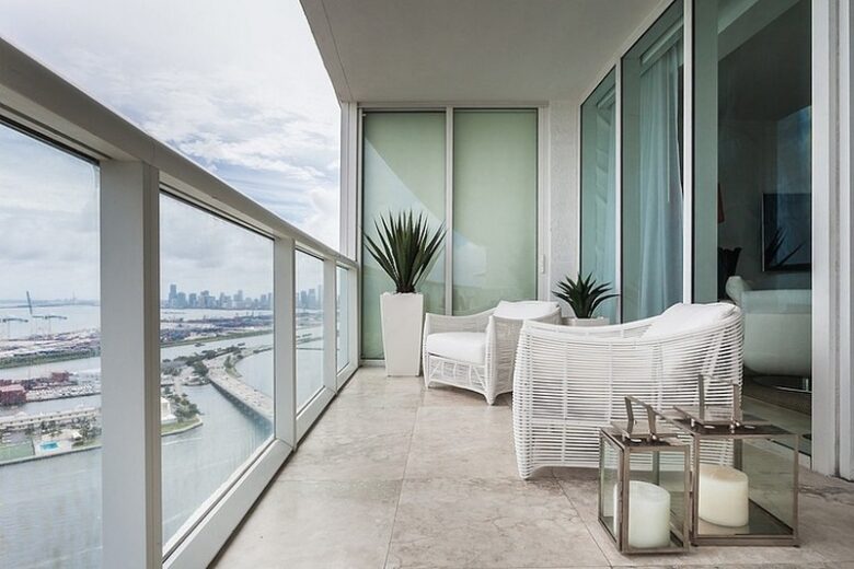 Arredare terrazzo total white