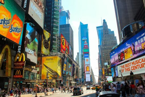 Cartellone pubblicitario su lastrico solare: come funziona?