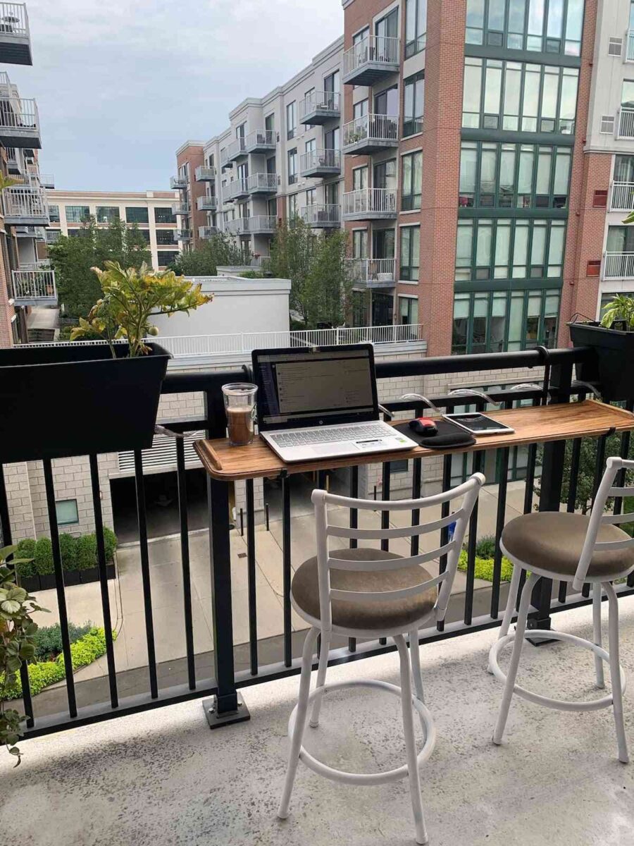 Trucchi per moltiplicare lo spazio in balcone
